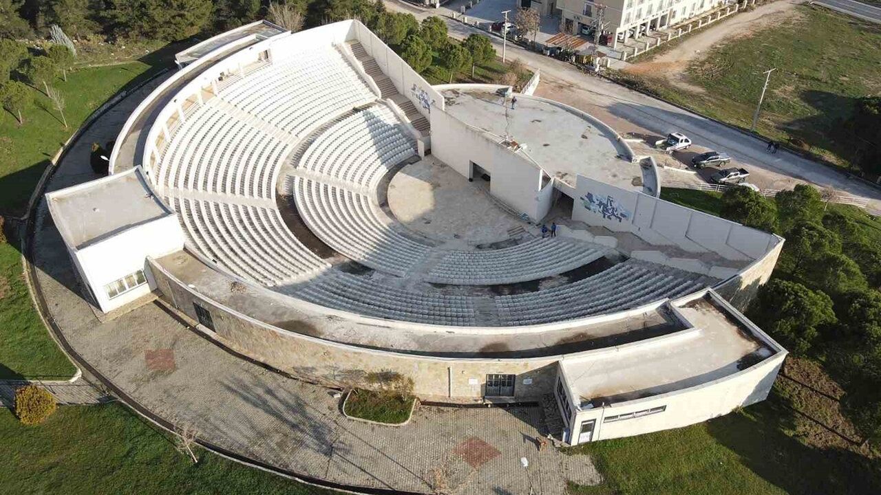 Prof. Dr. Şadan Gökovalı Açık Hava Tiyatrosu Yenileniyor