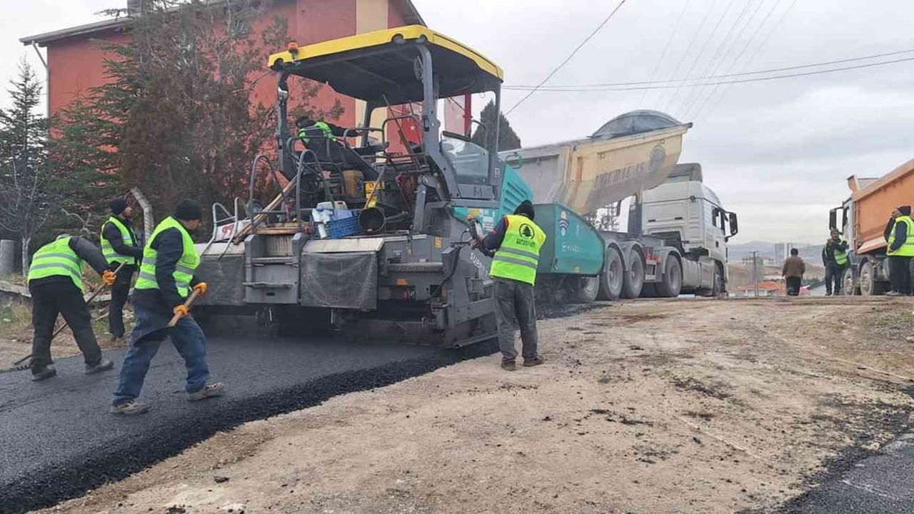 Pursaklar Belediyesi Yol Konforunu Artırmak İçin Çalışmalarını Sürdürüyor