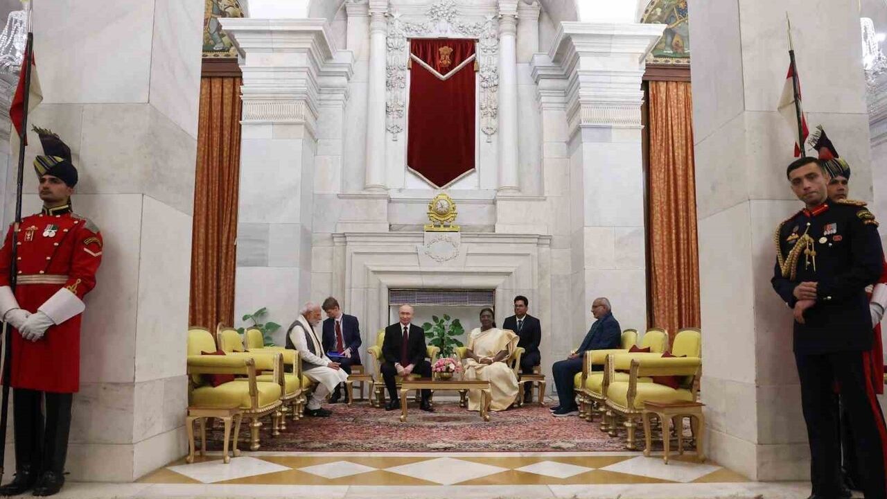 Putin, Hindistan'da: 'Birlikte Yol Alıyoruz, Birlikte Büyüyoruz'