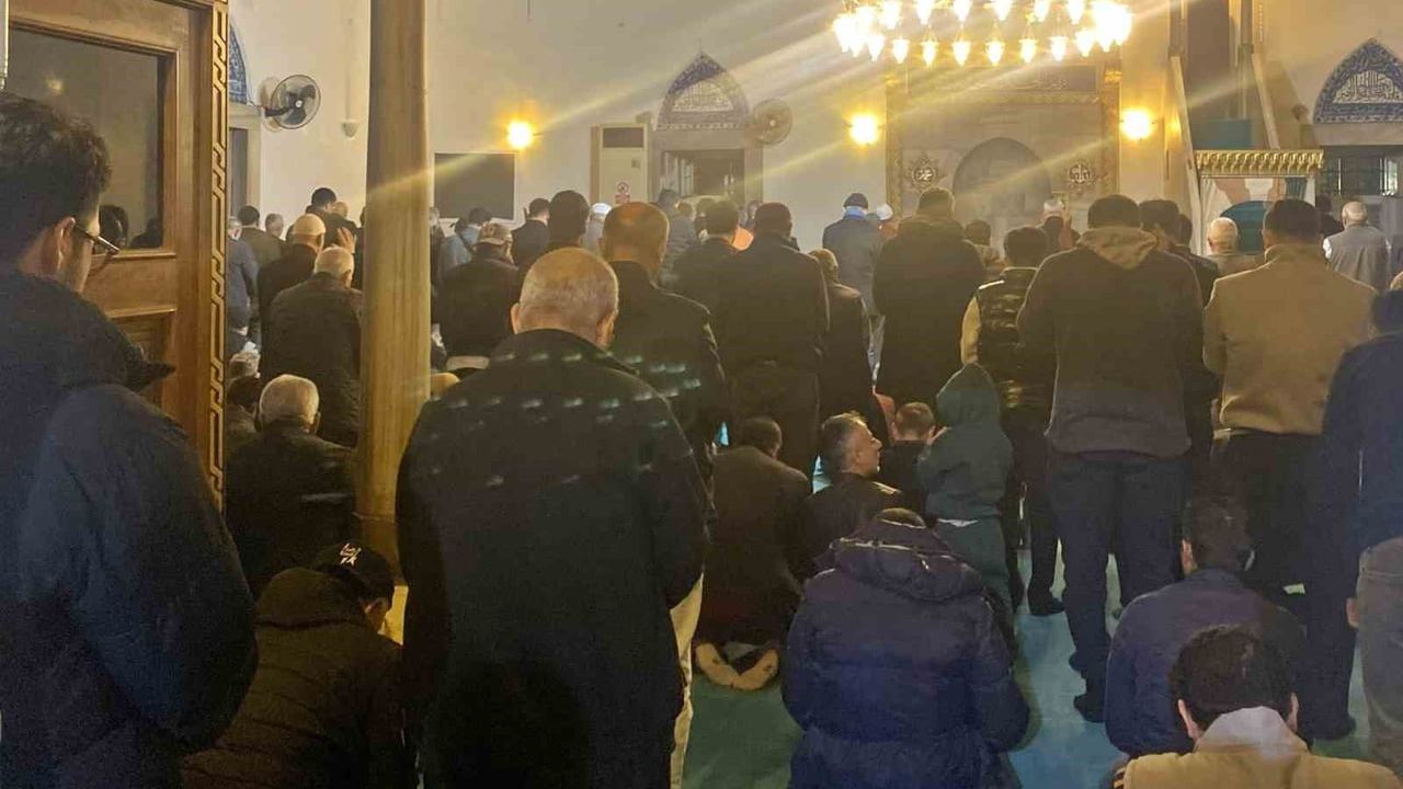 Regaip Kandili'nde Antalya'da Coşkulu Katılım