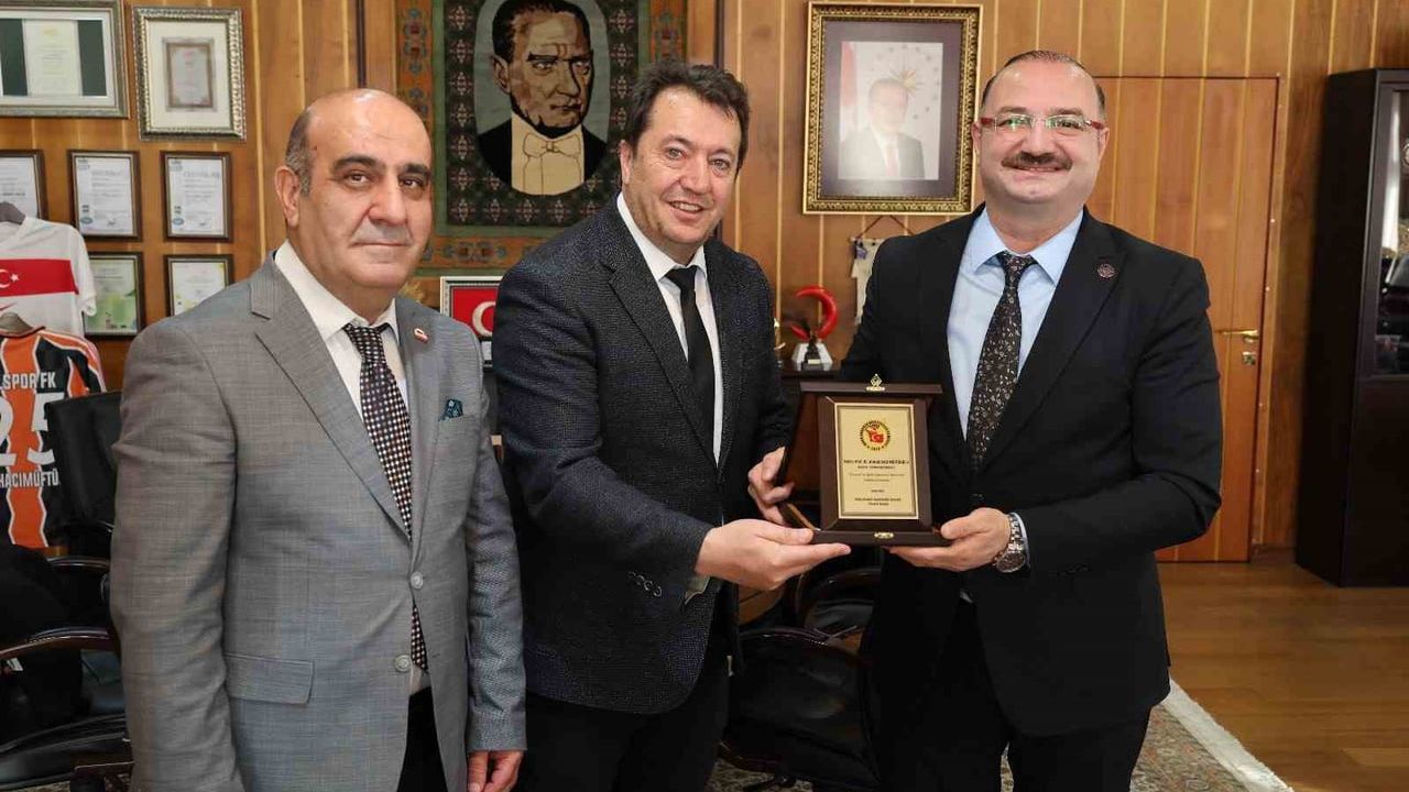 Rektör Hacımüftüoğlu, Gazetecilerle Bir Araya Geldi