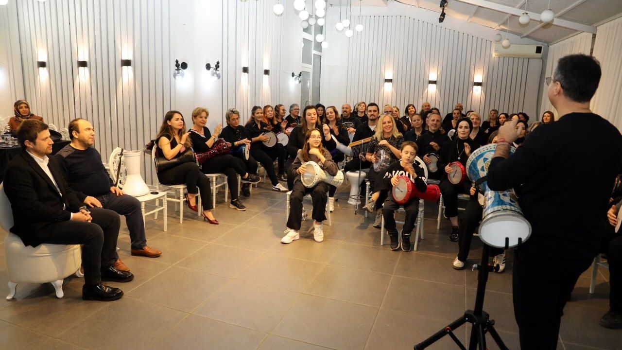 Ritimle Gelen Dostluk: Her Yaş Gruplarından İnsanlar Bir Araya Geliyor