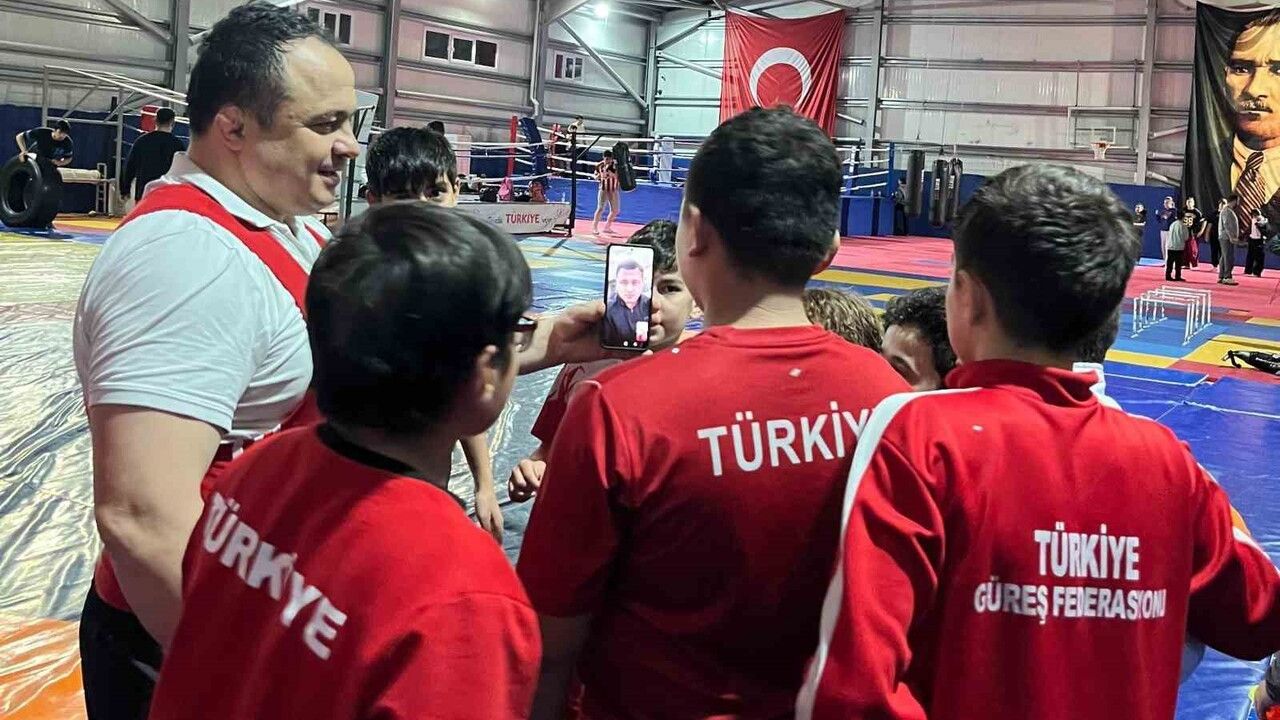 Rıza Kayaalp'ten Vezirköprü Sporcularına Moral Desteği