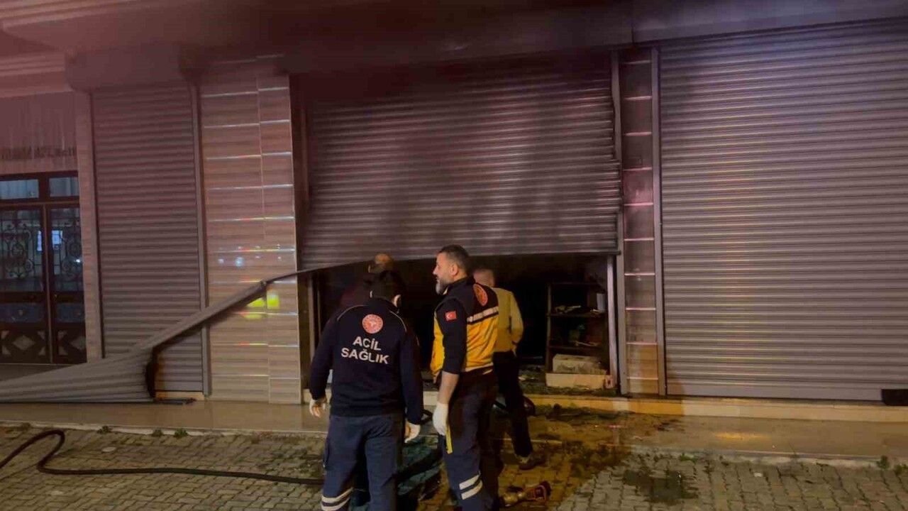 Rize'de Çay Toplama Makinesi Deposunda Yangın Çıktı