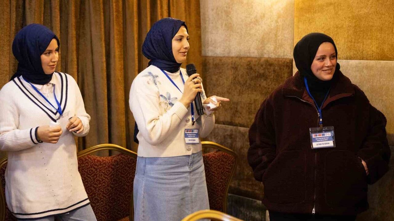 Rize'de Gençlerin Sosyal Medya Bağımlılığı Araştırması