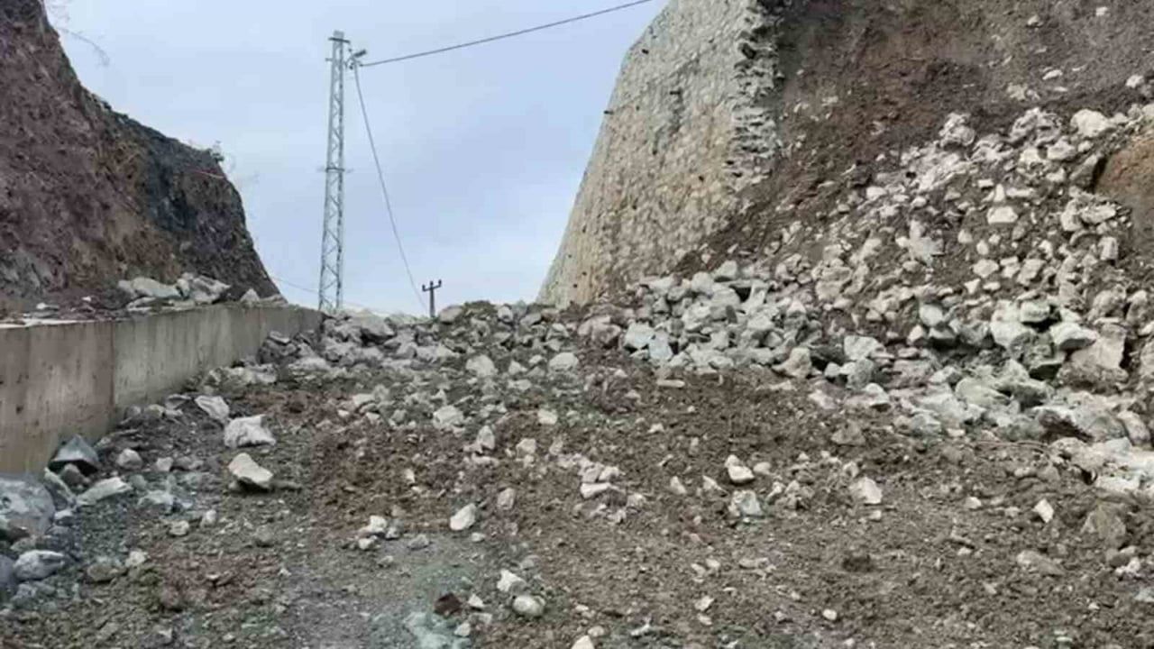 Rize'de İstitnat Duvarı Çöktü