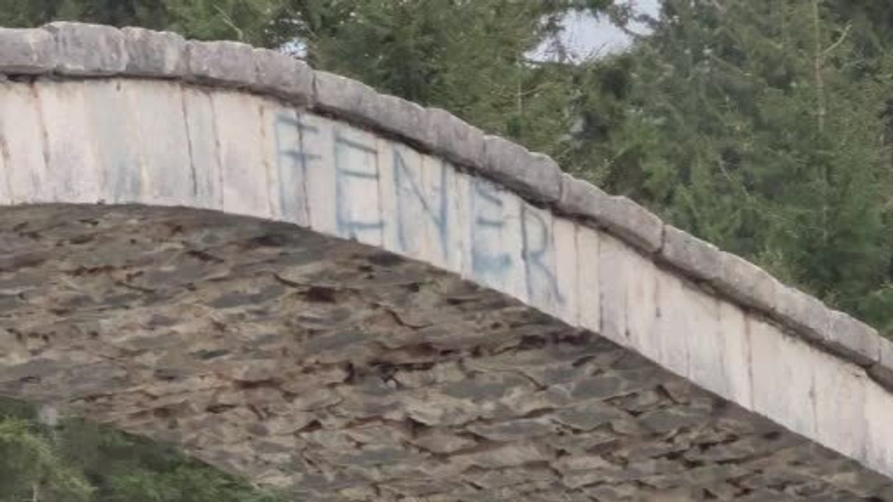 Rize'deki Tarihi Kemer Köprüye Vandalizm