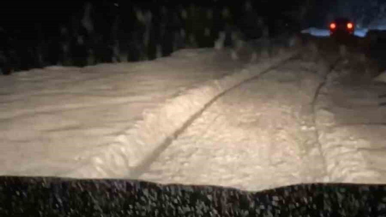 Rize'nin Yüksek Kesimlerinde Etkili Kar Yağışı