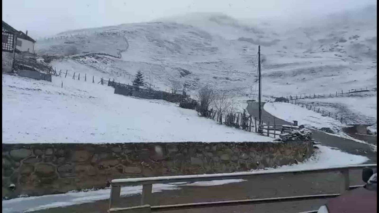Rize'nin Yüksek Kesimlerinde Kar Yağışı Etkisini Gösteriyor