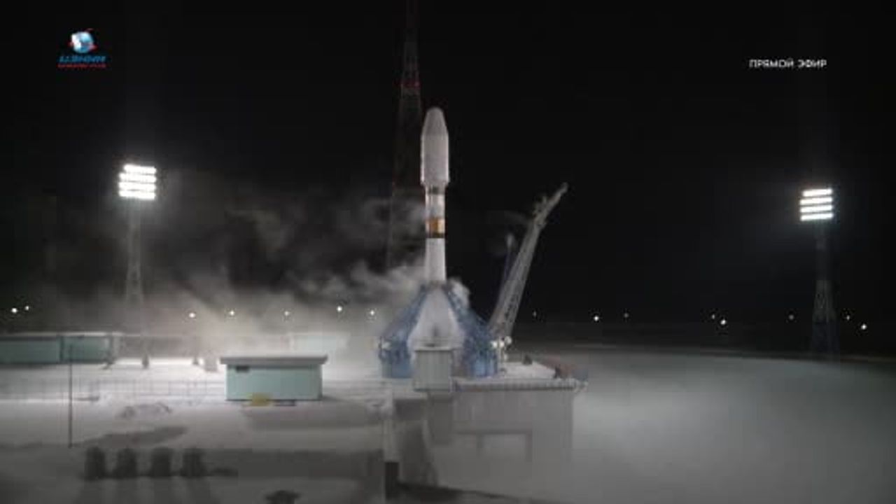 Rusya, İran'a Üç Uydu Taşıyan Soyuz-2 Roketini Fırlattı