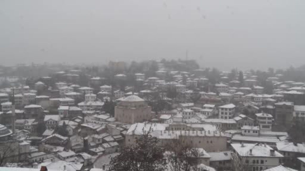 Safranbolu'daki Tarihi Konaklar Karla Kaplandı