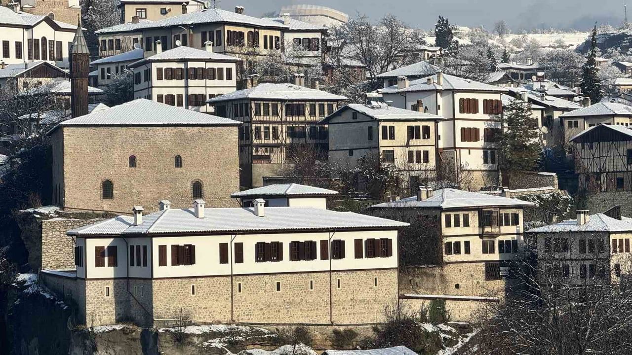 Safranbolu'nun Kar Manzaralarıyla Unutulmaz Gösterisi