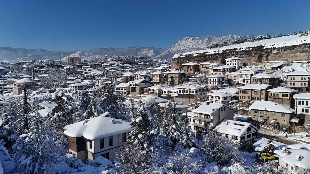 Safranbolu'nun Kar Manzarası Dron ile Görüntülendi