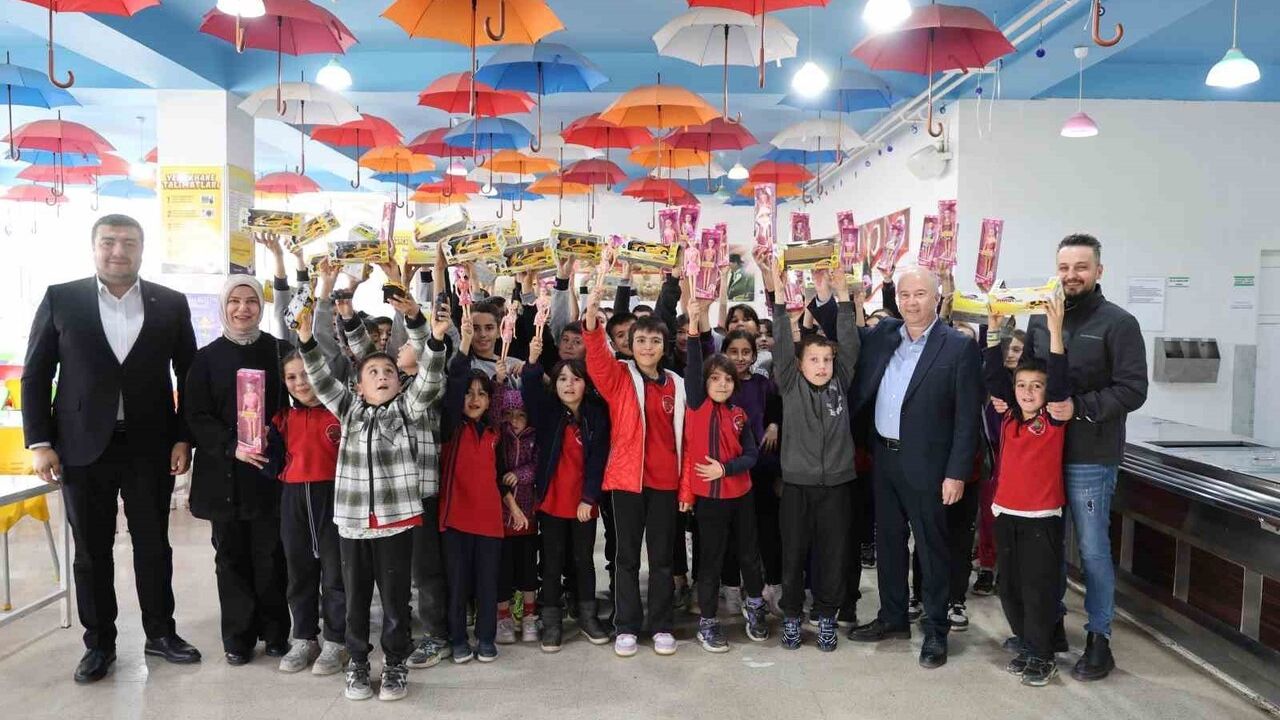 Sağlıkçılar Yatılı Bölge Okulu Öğrencilerine Gönül Elçisi Oldu