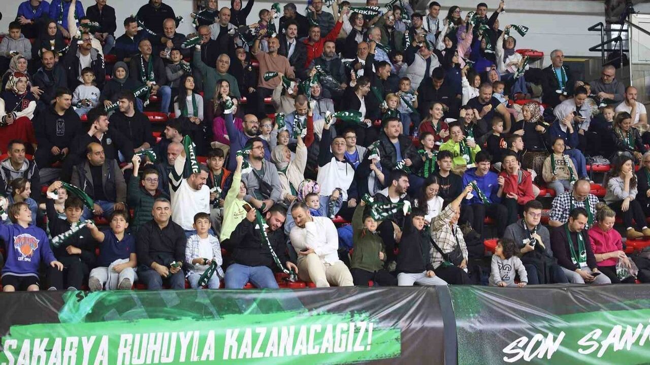 Sakarya Büyükşehir Basketbol Takımı Çorlu Belediyesini Ağırlıyor