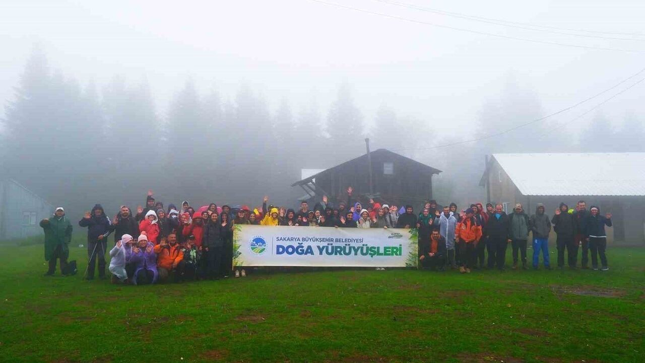 Sakarya'da Doğaseverler Sonbahar Yürüyüşlerini Keşfetti