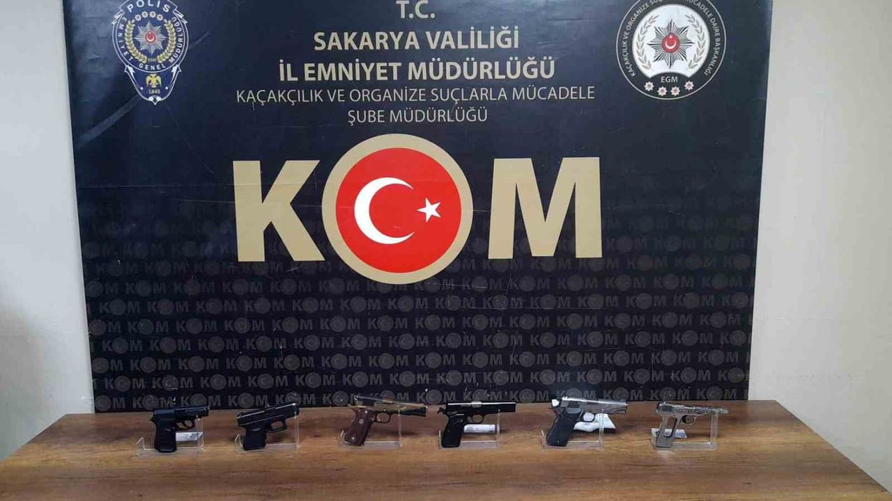 Sakarya'da Dört Ayrı Operasyon: 8 Ruhsatsız Silah ve Uyuşturucu Ele Geçirildi
