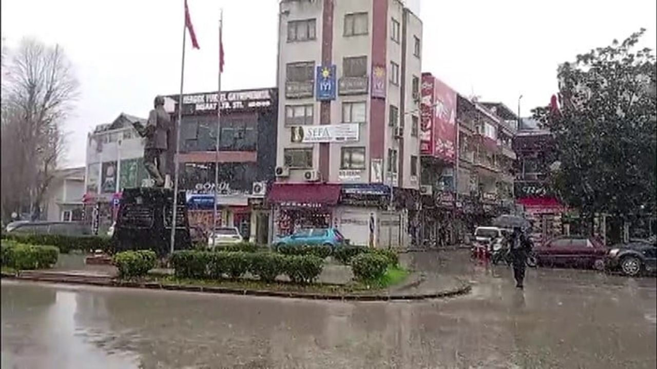 Sakarya'da Kar Yağışı Etkili Olmaya Başladı