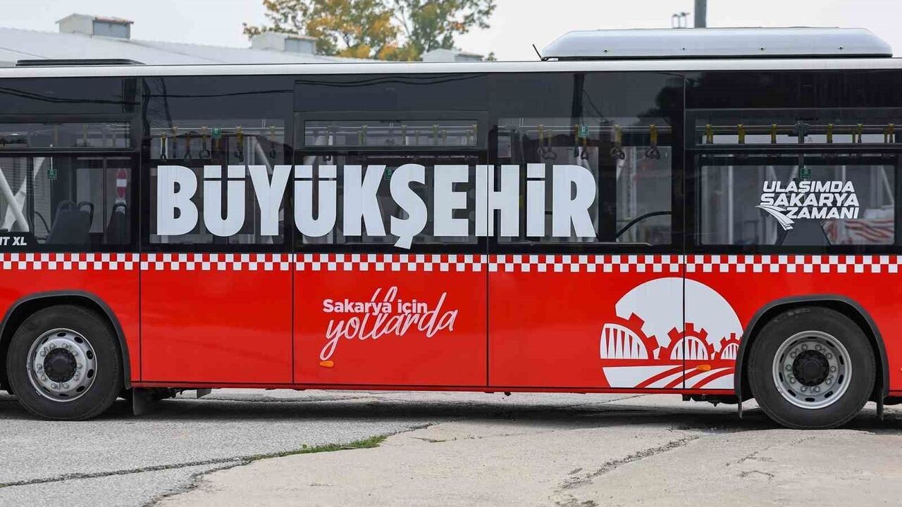 Sakarya'da Toplu Taşımaya 5 Yeni Metrobüs Katıldı