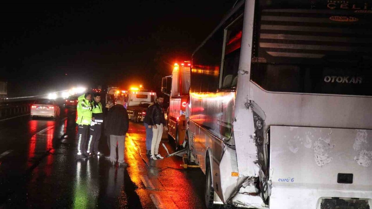 Sakarya'da Zincirleme Trafik Kazası: 12 Yaralı