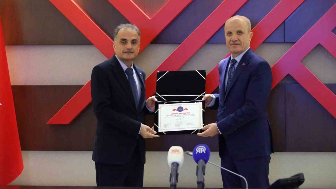 Sakarya Üniversitesi Engelsiz Üniversite Ödülleri’nde Zirve Yerden Yer Aldı