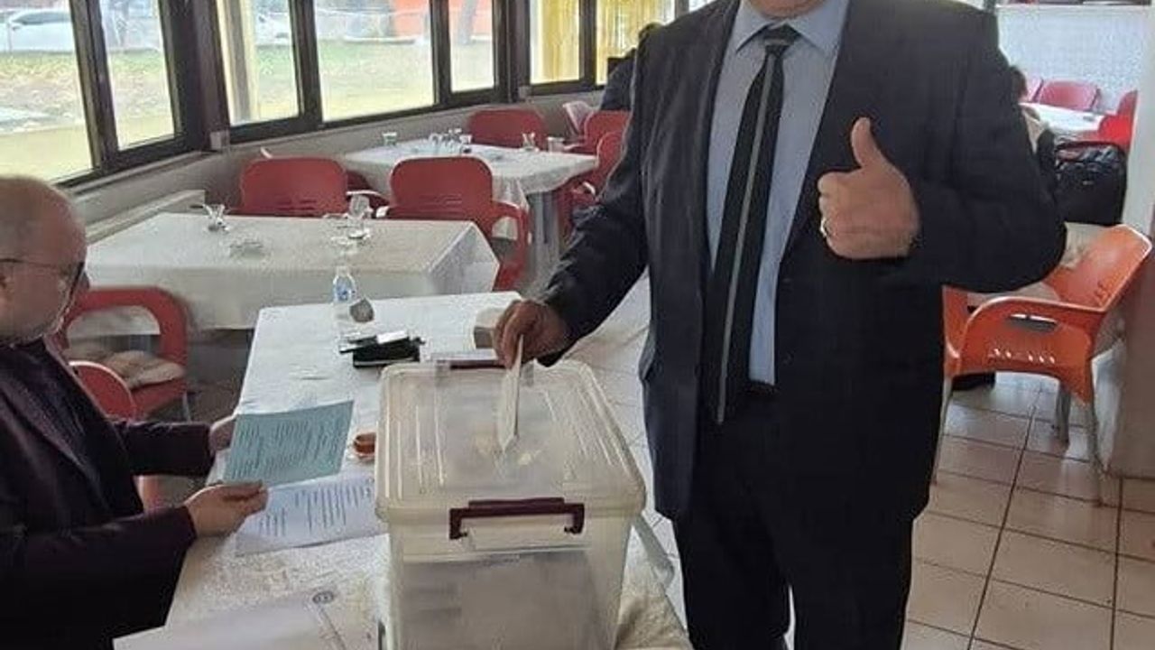 Salihli Emlakçılar Derneği'nde Başkan Değişimi