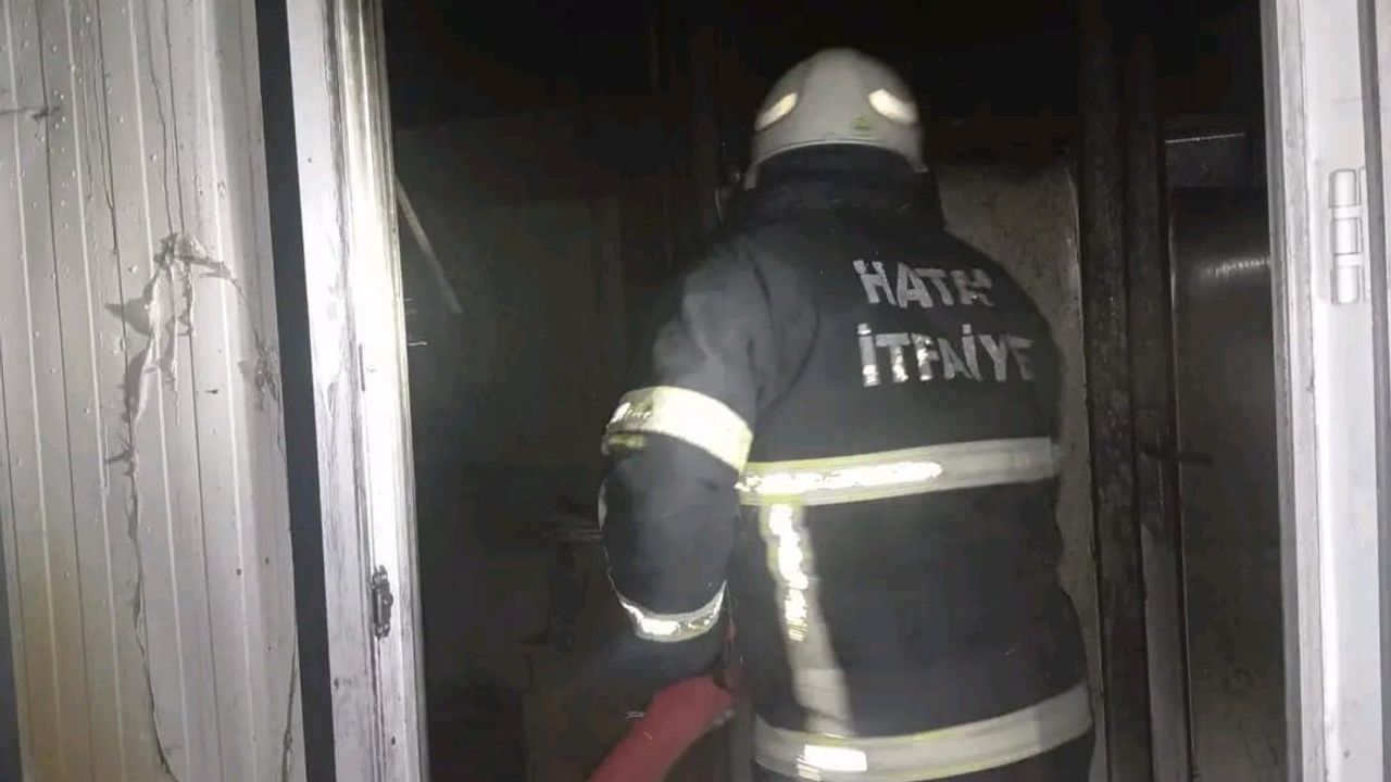 Samandağ'da Konteyner Yangını: Kullanılamaz Hale Geldi