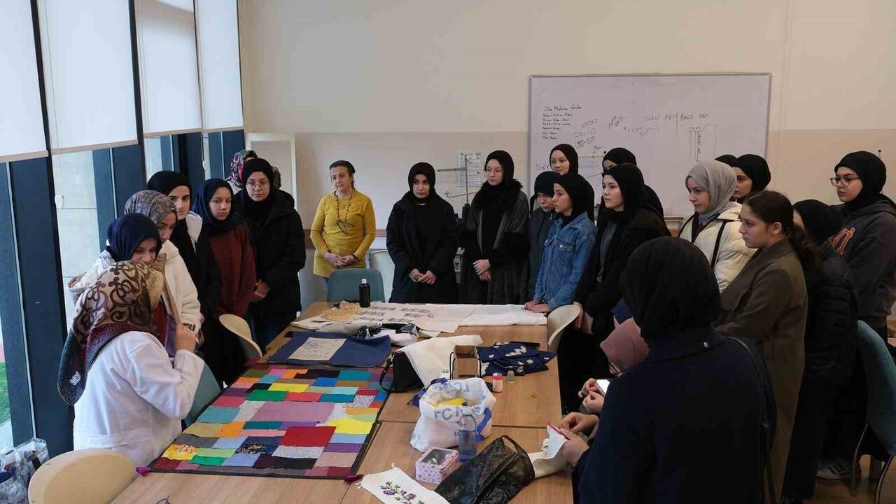 SAMEK Atölyelerinde Sanat Eğitimi: Minikler ve Gençler İçin Yeni Deneyimler