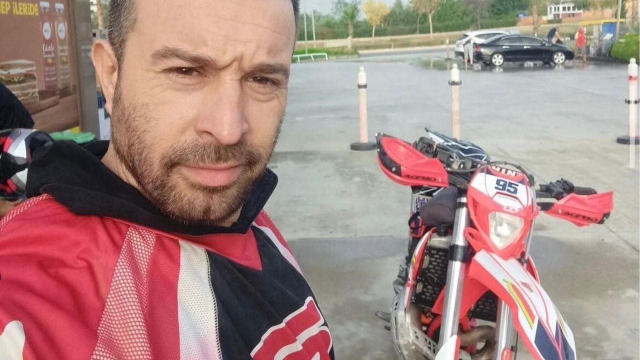 Şampiyon Motosikletçi Özgür Çapacı Trafik Kazasında Hayatını Kaybetti