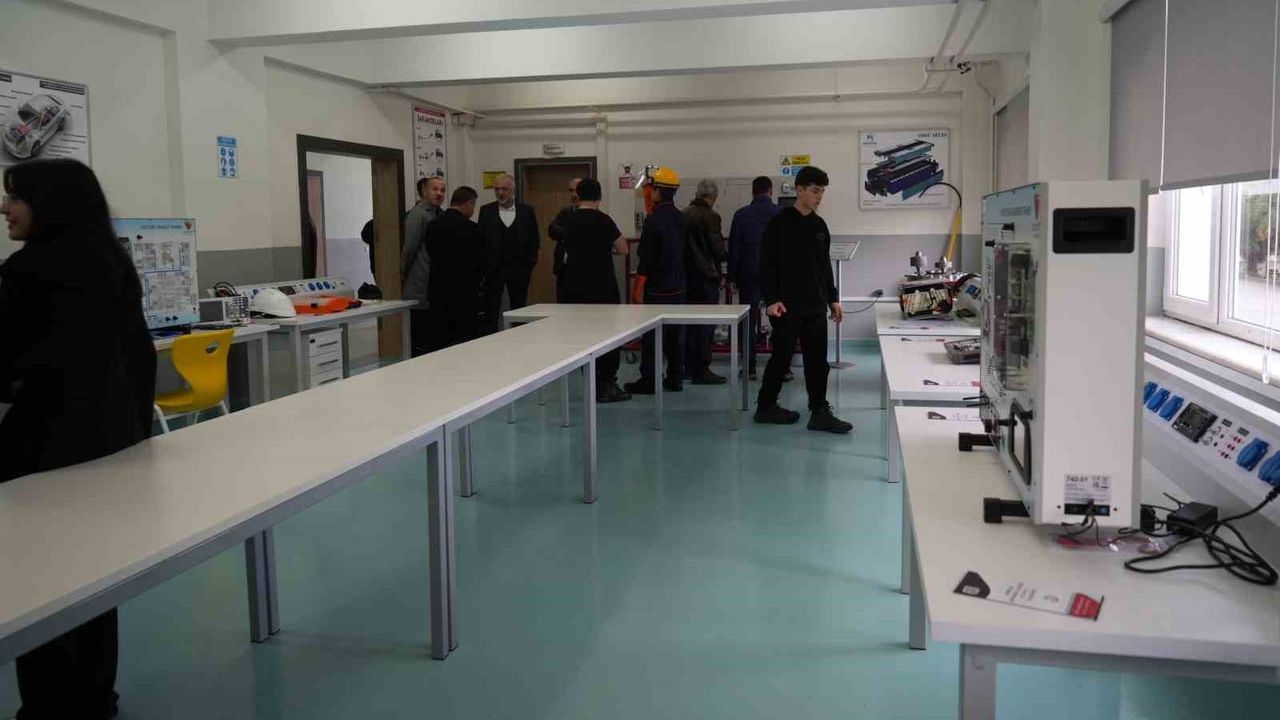 Samsun'da Elektrikli Araçlar Eğitim Merkezi Açıldı