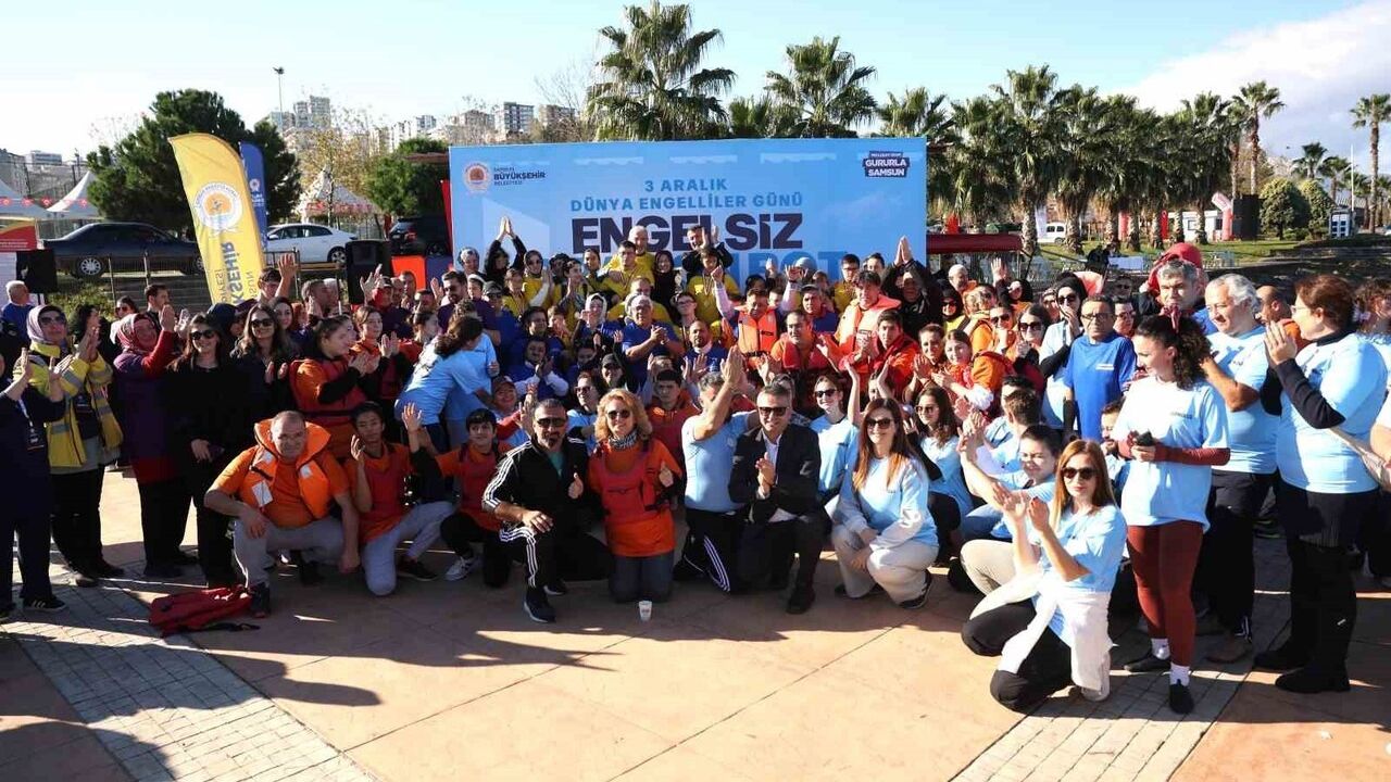 Samsun'da Engelli Bireylere Özel Dragon Bot Yarışları Düzenlendi