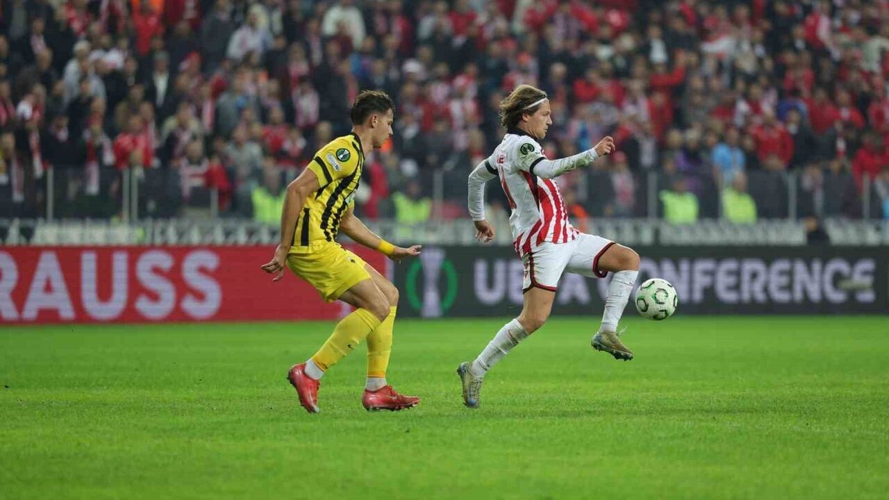 Samsunspor, AEK Atina Önünde İlk Yarıda Önde