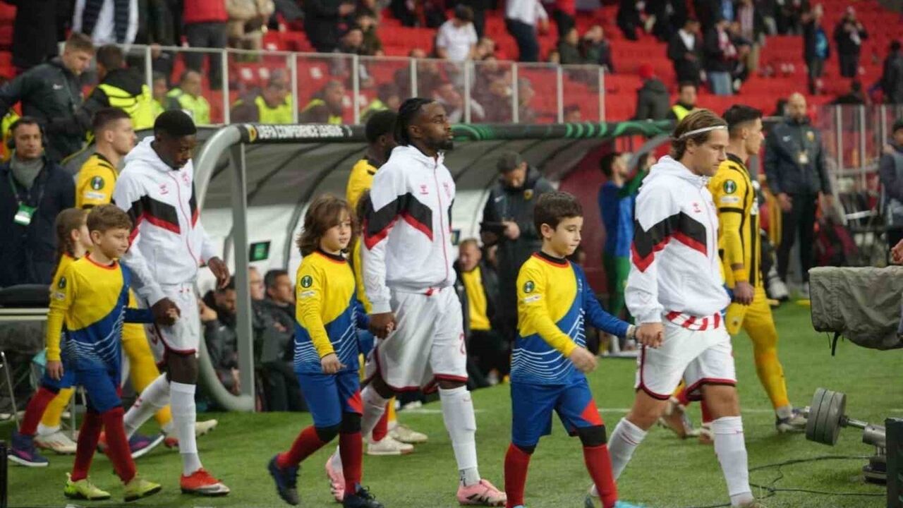 Samsunspor, AEK Atina'ya Karşı Üstün Başladı