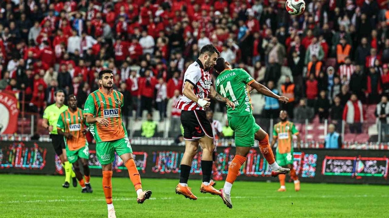 Samsunspor, Alanyaspor'u 1-0 Geçti
