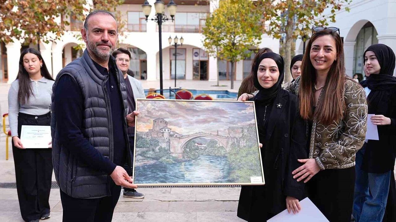 Sancaktepe'de Genç Yeteneklerin Sanatsal Eserleri Sergilendi