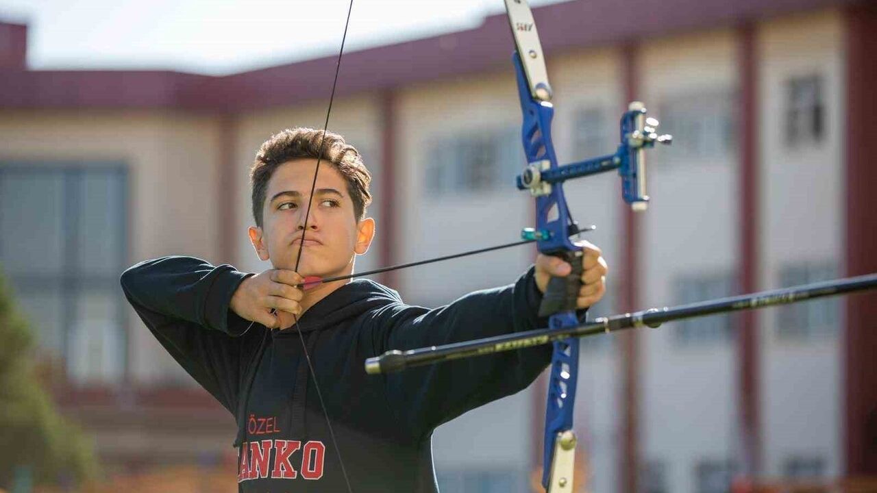 SANKO Okulları Okçulukta Zirveye Yerleşti