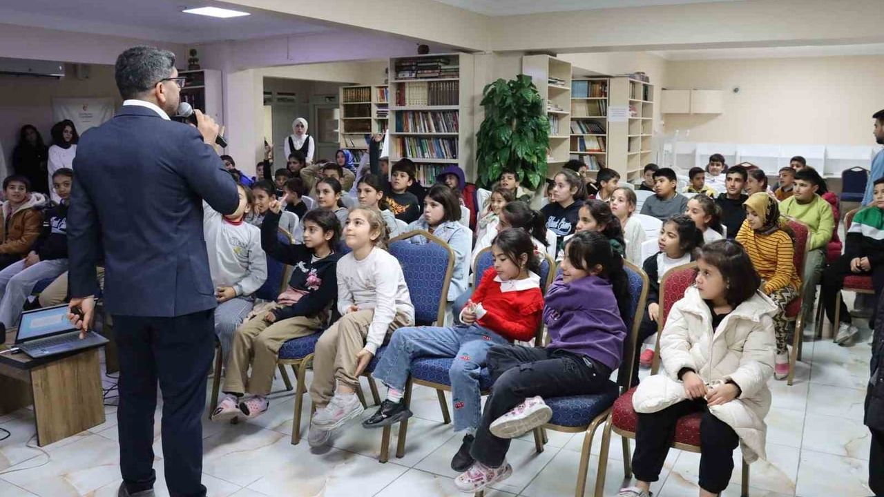 Şanlıurfa'da Gençlere Dijital Denge Seminerleri Düzenleniyor