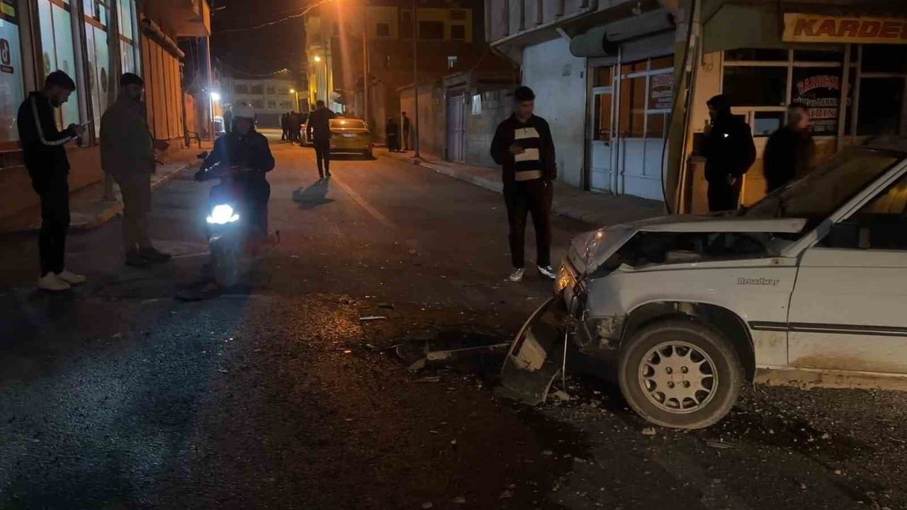 Şanlıurfa'da İki Otomobil Çarpıştı