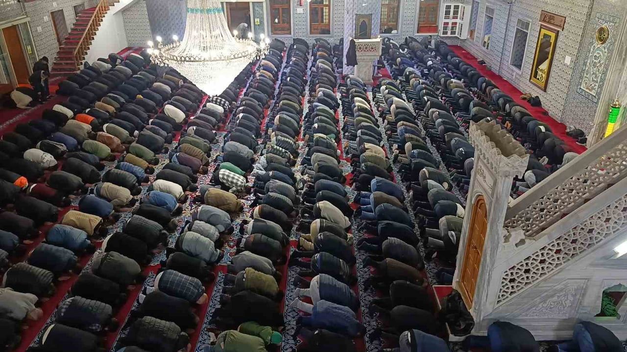 Şanlıurfa'da Regaip Kandili Coşkusu