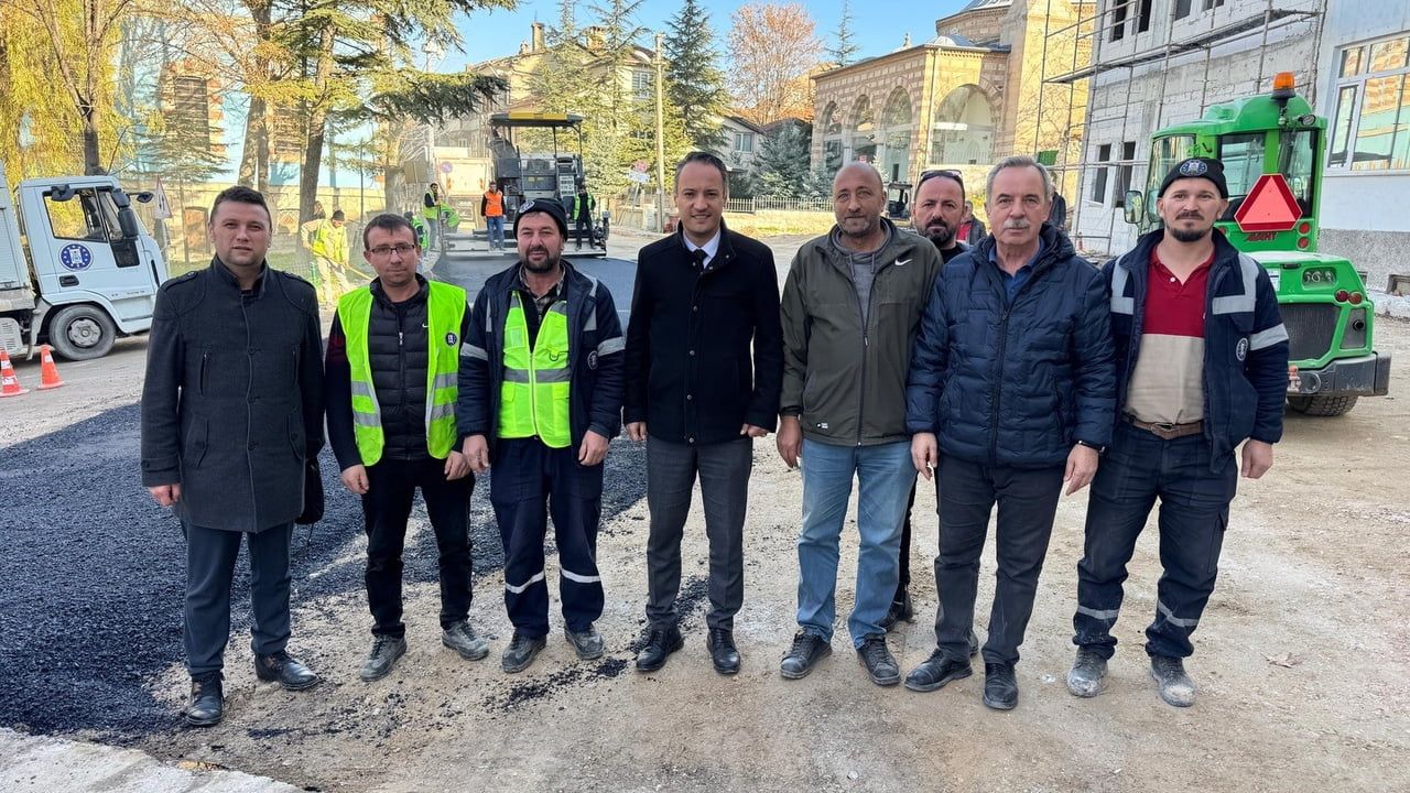 Saray Mahallesi'nde Asfalt Çalışmaları Devam Ediyor