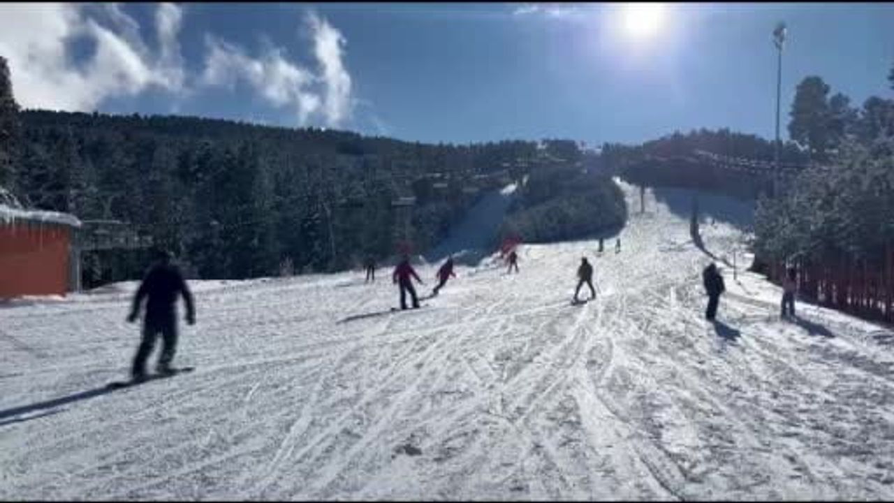 Sarıkamış Kayak Merkezi'nde Hafta Sonu Yoğunluğu