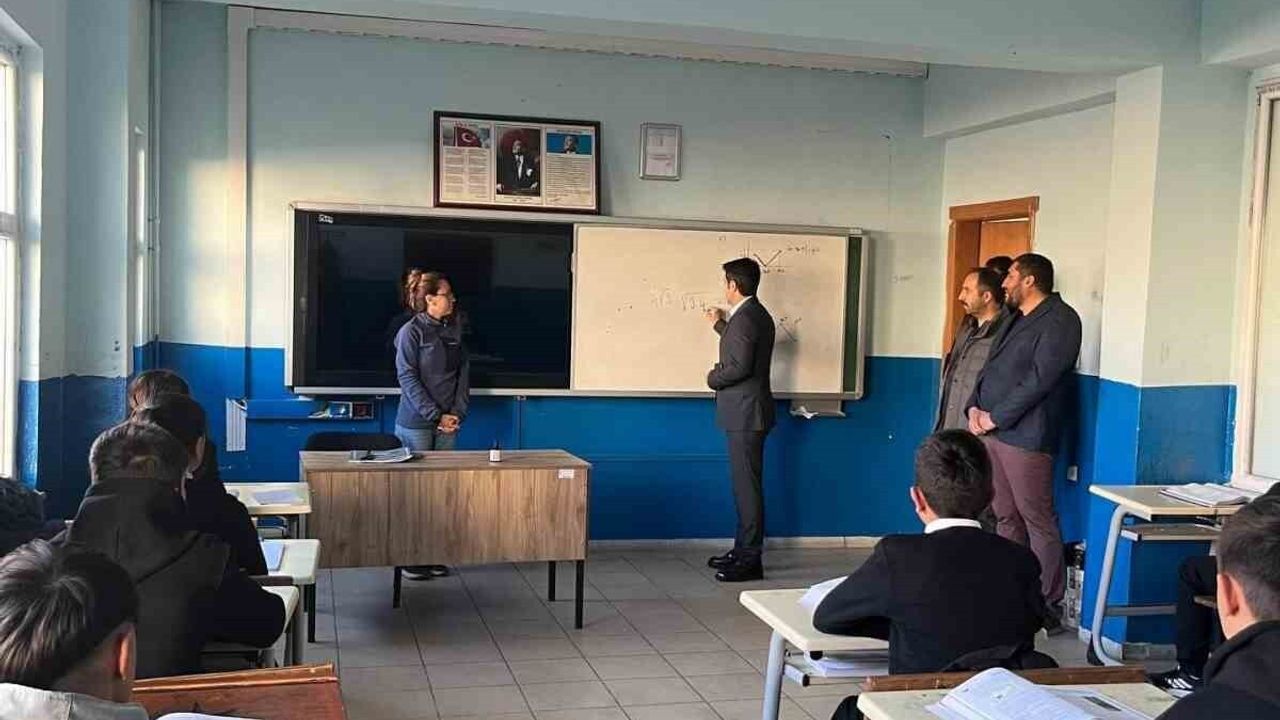 Sarıkamış Kaymakamı'ndan Eğitime Destek Ziyareti