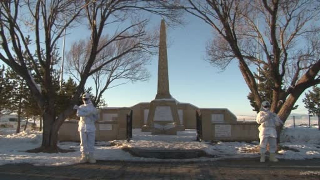 Sarıkamış Şehitleri İçin Soğukta Saygı Nöbeti