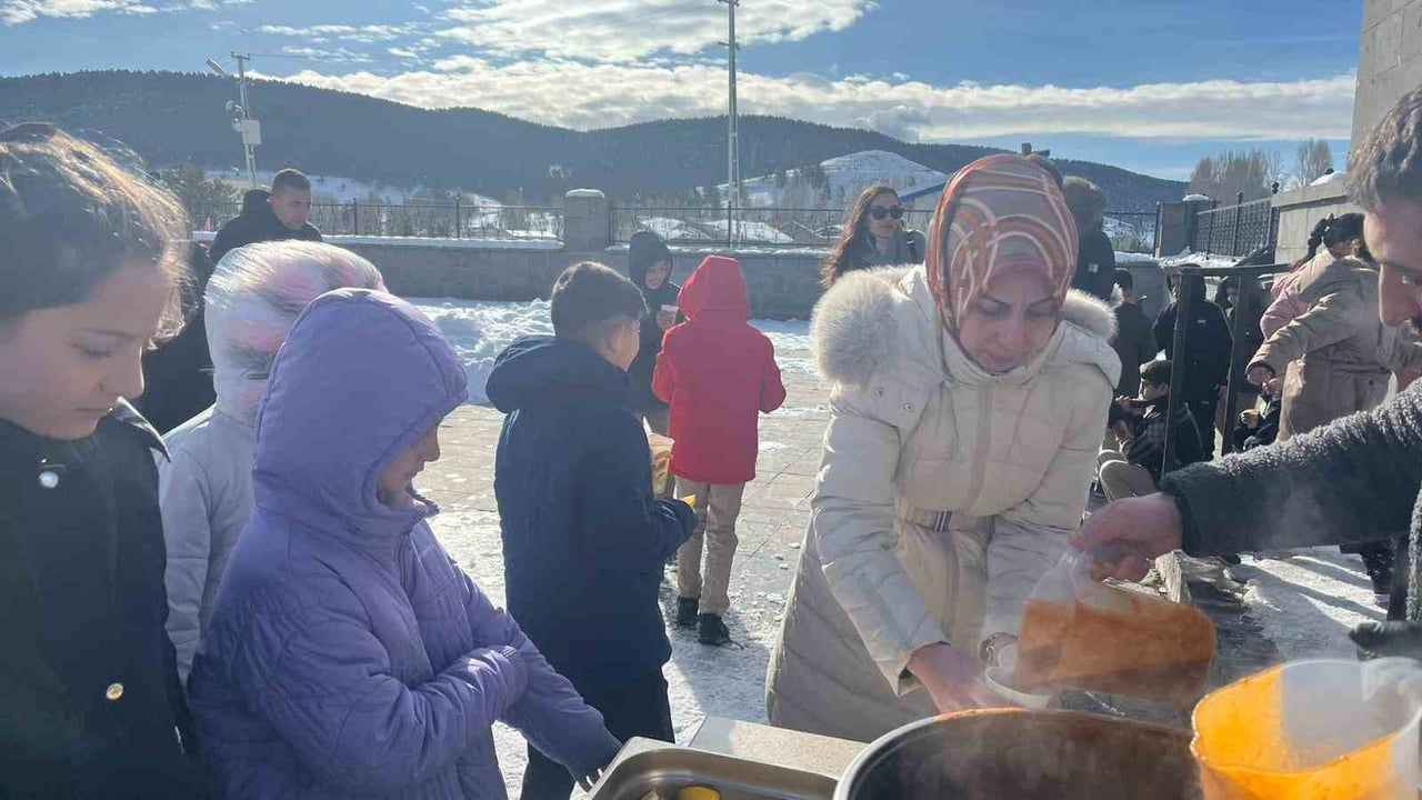 Sarıkamış’ta Gençlerin Şehitlere Anma Töreni