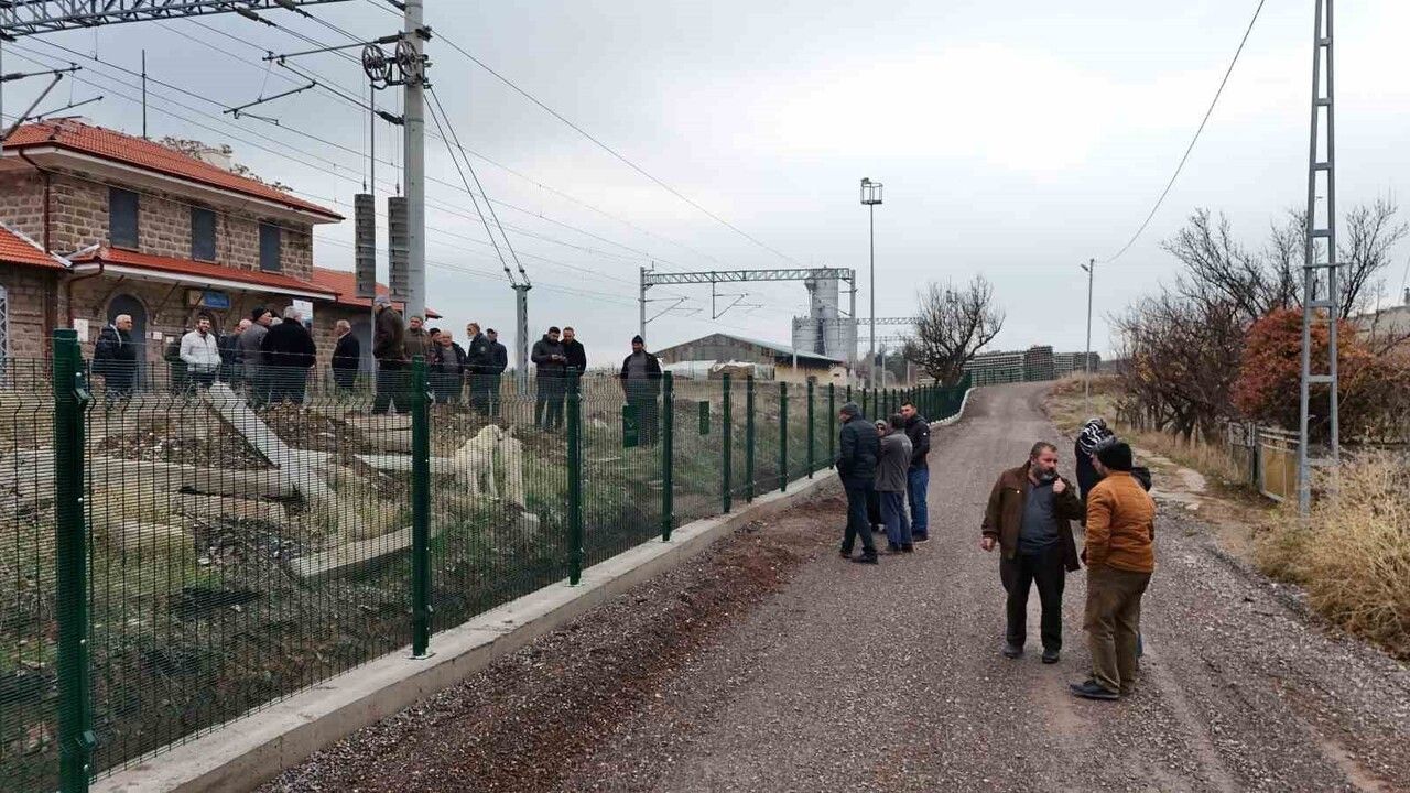 Sarımsaklı Mahallesi'nde Tel Örgü İhtiyaçları Zorlaştırıyor