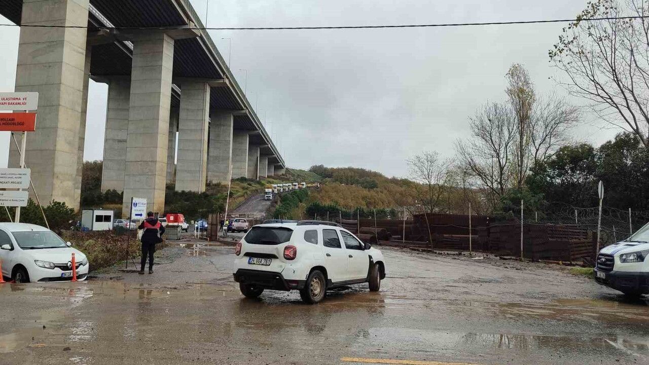 Sarıyer'deki Kilyos Tüneli İnşaatında Yağış Nedeniyle Yol Çöktü