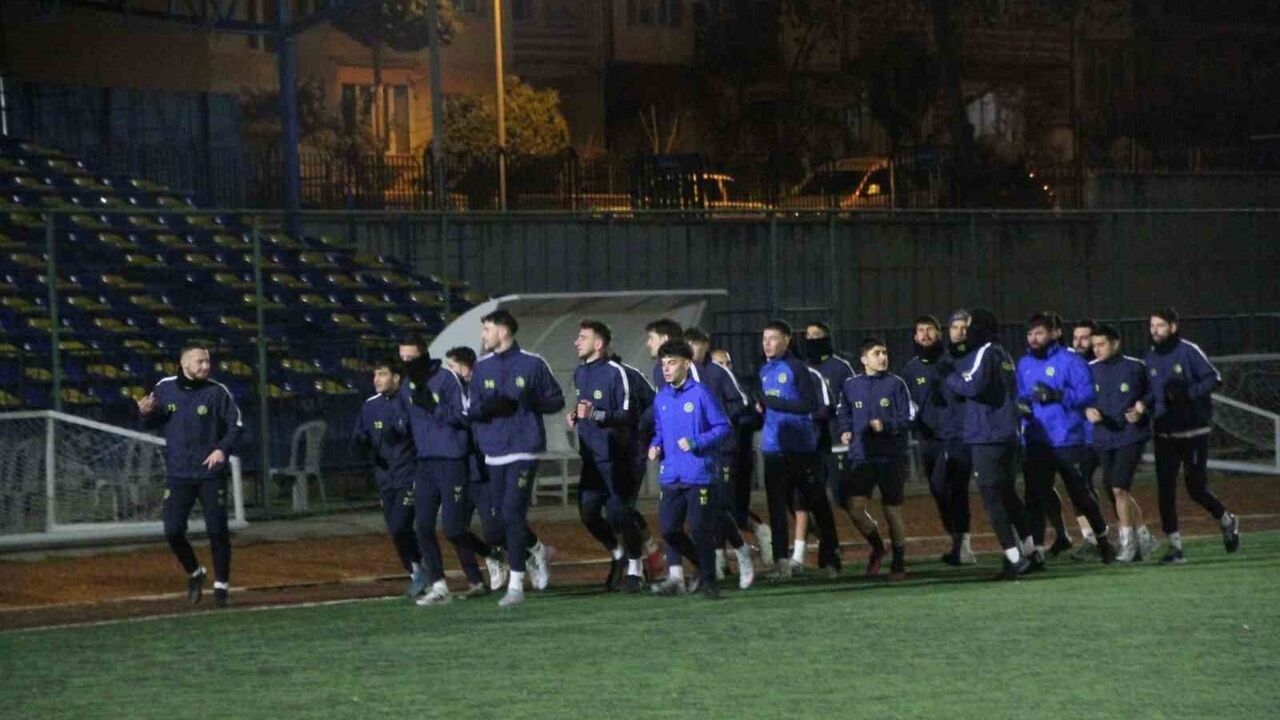 Savaş Akgün, Söğütspor'un Yeni Teknik Direktörü Olarak İlk Antrenmanına Çıktı