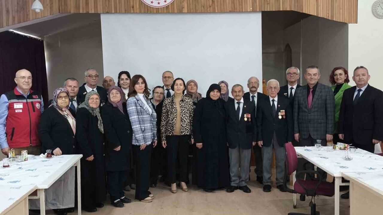 Şehit Yakınları ve Gaziler için Ebru Sanatı İnteraktif Kursu Başladı
