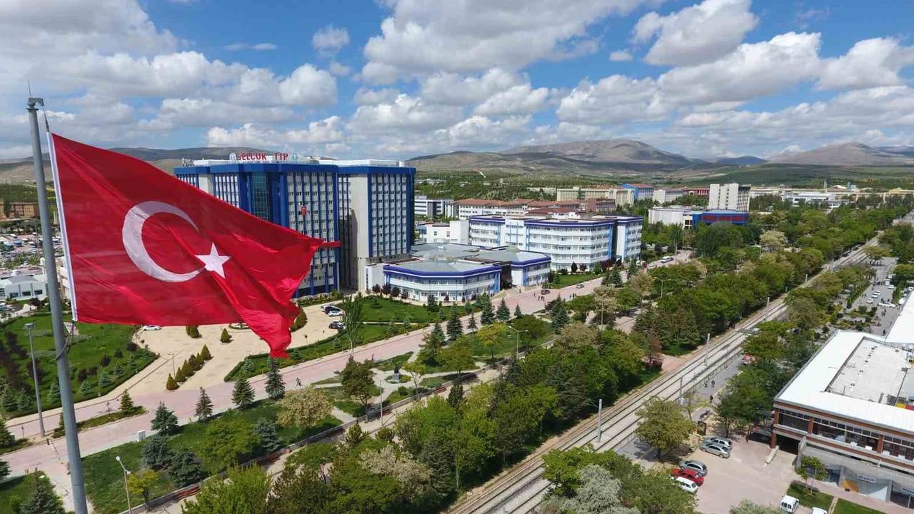 Selçuk Üniversitesi Türkiye'nin İlk 20'sinde 23 Kategoride Yer Aldı
