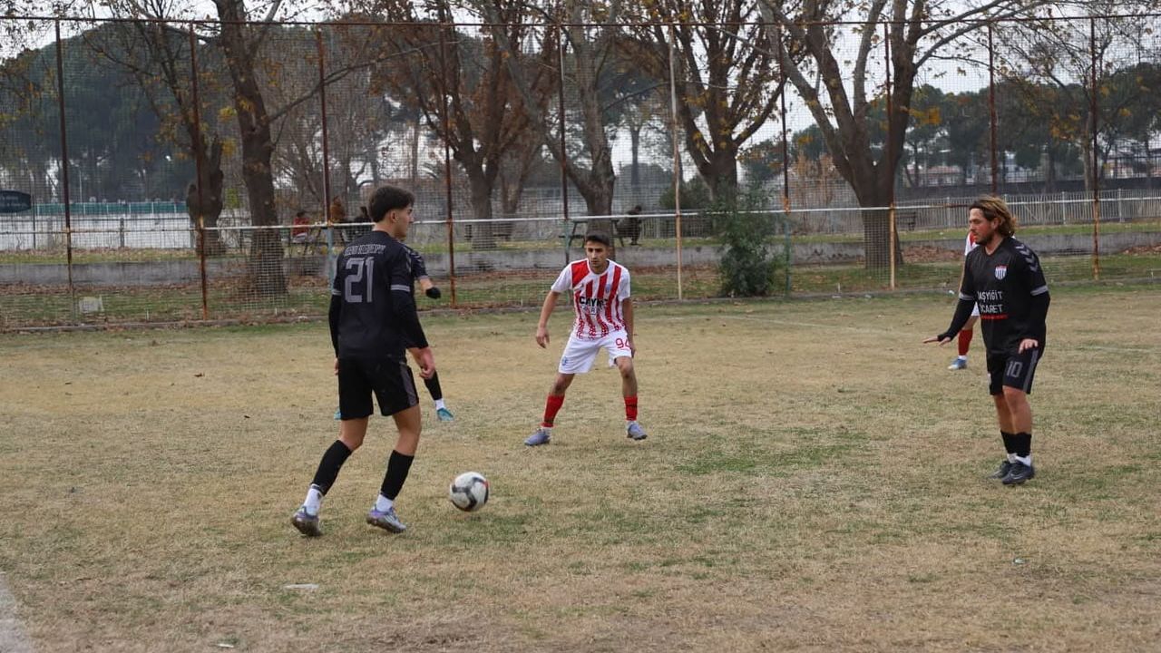 Selendi Belediyespor'dan Müthiş Başarı: 4'te 4 Yaptı